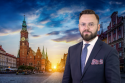 /uploads/posts/90ebdcb647d63dbd2785ebd5b87cc34ea35672a6/thumbnails/MIchał Grabikowski_Cresa.png